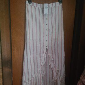 Maxi Skirt with ruffle and Button detail.